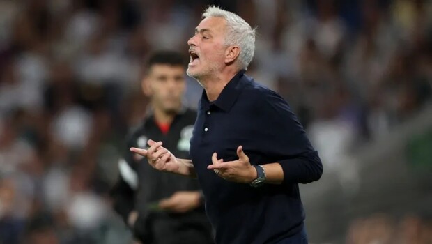 مورينيو يسعى لاحتواء توتر ريال مدريد بعد طرد فينيسيوس