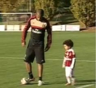 الولد سر ابيه : شاهد مهارات روبينيو جونيور