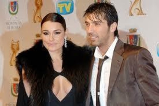 هل يتحول بوفون الى نجم افلام اباحية  ؟