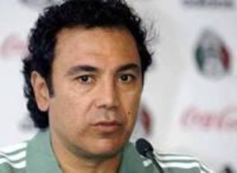 هوغو سانشيز يلعب دور المحامي عن فيلا