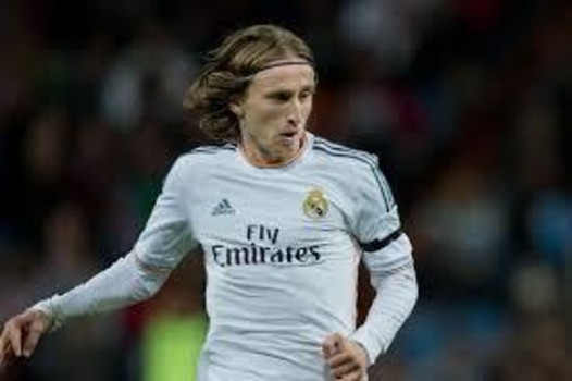 مودريتش يتفوق على راكيتيتش 