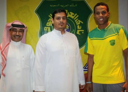علي الخيبري يوقع للنصر السعودي لمدة خمس أعوام