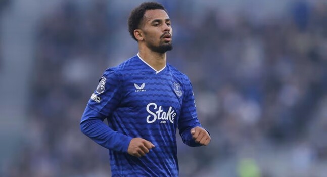 الهلال يهدد استمرار اليمان نداي مع ايفرتون