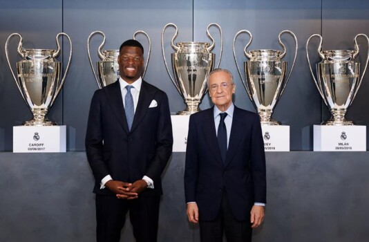 دومفريس يشيد بغرفة ملابس ريال مدريد