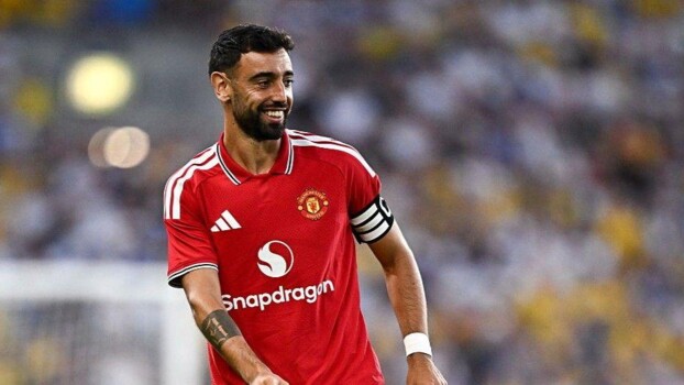 برونو فرنانديز يؤكد استمراره مع مانشستر يونايتد