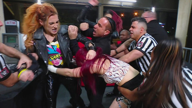 عرض الرو: بيكي لينش تواجه DAMAGE CTRL ودكستر يحصل على عقد مع WWE