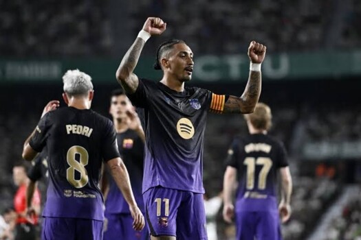 رافينيا افضل لاعب في مباراة برشلونة والتشي