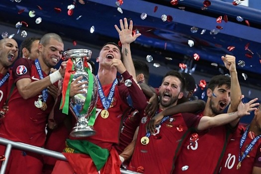 التشكيلة المثالية لبطولة اليورو: تواجد رونالدو وغياب غاريث بيل 
