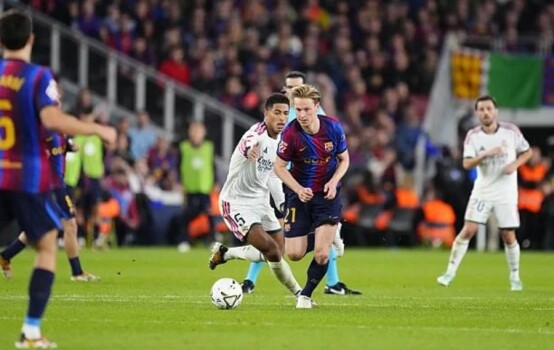 دي يونغ: برشلونة ما زال في الصدارة ولن نتخلى عن هويتنا