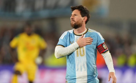 برشلونة يحتفي بميسي بعد إسدال الستار على مسيرته الدولية