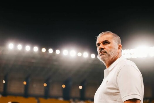 بوستيكوغلو يشيد بلاعبي النصر ويُثمن عودة رونالدو