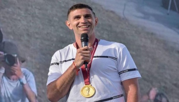 ايميليانو مارتينيز: ميسي افضل لاعب على الاطلاق