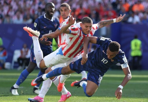 موجز الصباح: باراغواي تخنق فرنسا تكتيكيا" ومبابي ينقذها والمغرب يقصي كندا، صراع الحذاء الذهبي يشتعل، تأهل زفيريف وكيز للدور المقبل في ويمبلدون