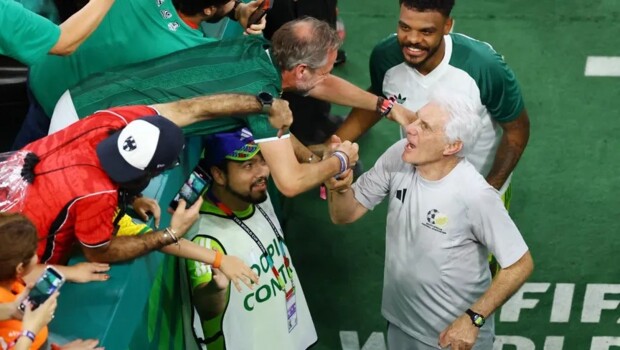 بروس: إنجاز تاريخي لجنوب إفريقيا والطموح لا يتوقف عند دور الـ32