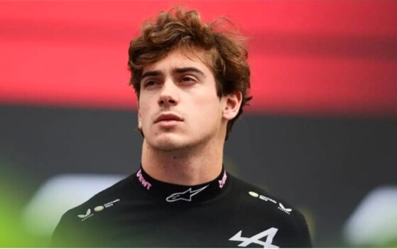 بول ارون يقود سيارة فرانكو كولابينتو في التجارب الحرة الأولى بالمجر