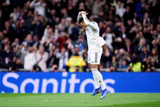 موجز الصباح: في يوم واحد مبابي يعادل رقم تاريخي لكريستيانو وهالاند يحطّم رقمًا آخر، ارسنال يعزز صدارته وفوز ليفربول على توتنهام، انتصار مربك للريال على اشبيلية، فوز ليفركوزن على لايبزيغ، اليوفي يحسم قمته بمواجهة روما، تأهل سهل لل بي أس جي في الكأس، فوز المركزية على الحكمة، خسارة جديدة لليكرز وفوز غولدن ستايت