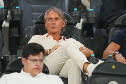 والدة مانشيني: هذا أفضل لأنه سيكون أقرب إلينا