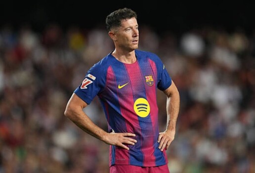 راتب ليفاندوفسكي يعقّد انتقاله إلى مانشستر يونايتد