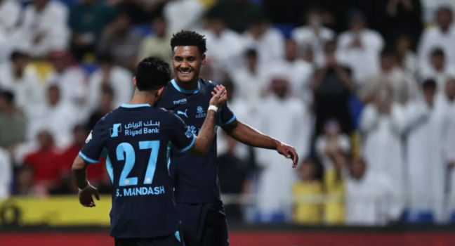 واتكينز يتألق بأربعة مساهمات تهديفية مع الهلال امام التعاون