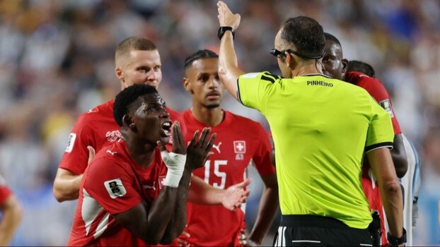 خطأ تحكيمي في مونديال 2026: طرد امبولو غير صحيح