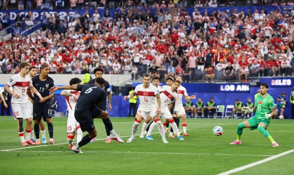تركيا تنهي مشوارها المونديالي بفوز مثير على الولايات المتحدة 3-2