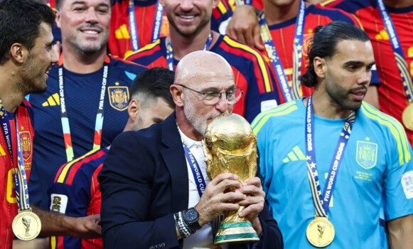 دي لا فوينتي يمازح كوكوريلا: عليه تنفيذ وعد الوشم بعد التتويج بالمونديال