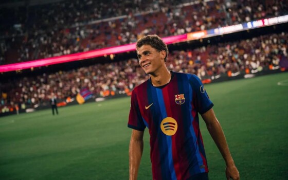 ديكو يحسم موقف برشلونة من ضم مهاجم جديد