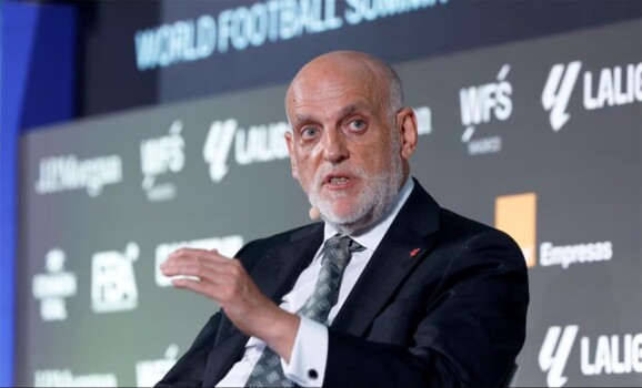 رئيس الليغا يحسم جدل ديربي مدريد وينتقد ضغوط المرينغي على الحكام