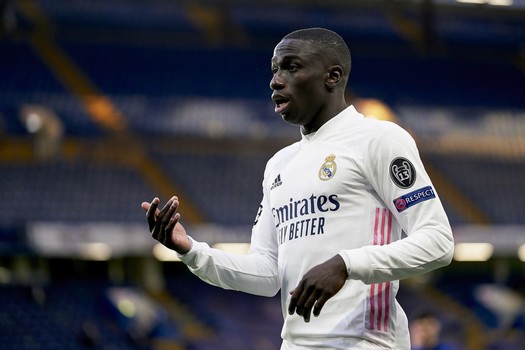 ريال مدريد يربط مصير ميندي بدوره في اليورو