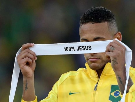 نيمار قد يواجه المتاعب بسبب عبارة 100% Jesus