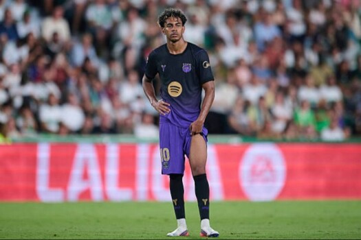 يامال على بعد هدف من إنجاز تاريخي مع برشلونة