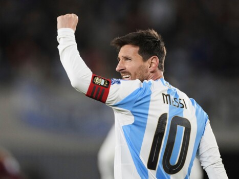 موجز المساء:ميسي يعلن اعتزاله الدولي مع الارجنتين، خسارة قاتلة لمنتخب الارز بمواجهة الصين، اليونايتد يريد هدم الاولد ترافورد، الاتلتيكو يحظر بيع لاعبيه للفرق المنافسة