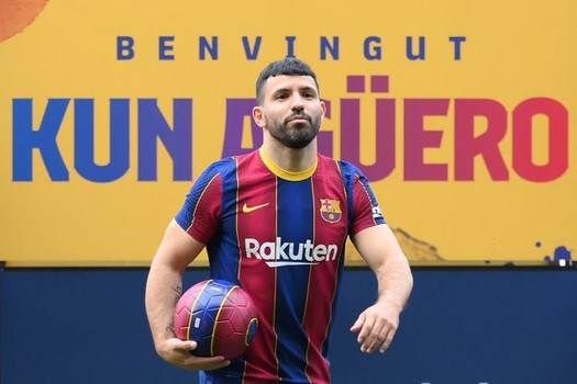 غياب طويل لاغويرو عن برشلونة بسبب الاصابة