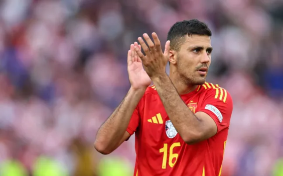 رودري يطلب الاذن لتأخير عودته الى مانشستر