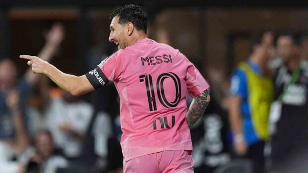ثنائية ميسي تجعله أفضل هداف في كأس الرابطتين