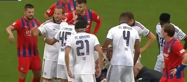 جمال موسيالا يسقط مجدداً في ارض الملعب