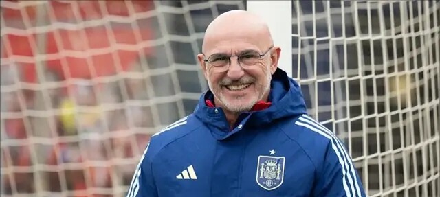 دي لا فوينتي يتغزل ببرشلونة و فليك