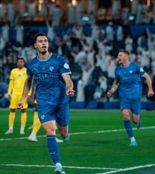 دوري روشن: الأهلي والهلال ينتزعان الفوز والشباب يهدر تقدمه أمام الفيصلي