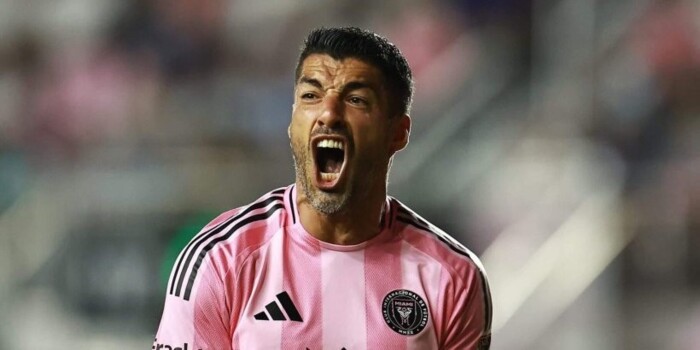 سواريز يقترب من العودة إلى منتخب أوروغواي بعد اعتزاله الدولي