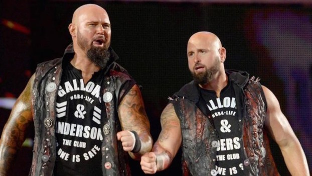 WWE يعلن الاستغناء عن عدد من النجوم
