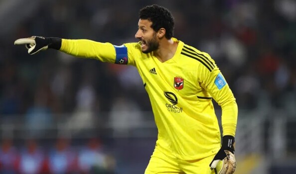 الاهلي يمدد عقد محمد الشناوي موسما اضافيا