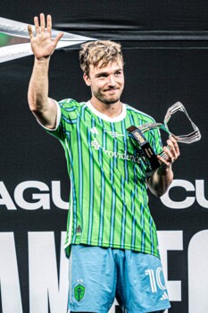 انتهاء موسم لاعب سياتل دي لا فيغا