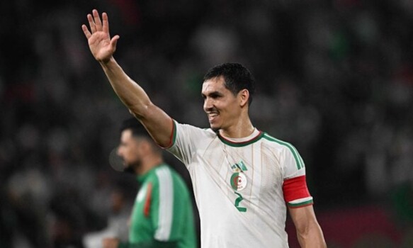 صخرة دفاع " الجزائر" عيسى ماندي يعتزل اللعب الدولي