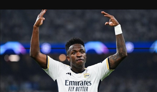 الغموض يحيط بمستقبل فينيسيوس رغم ثقة ريال مدريد