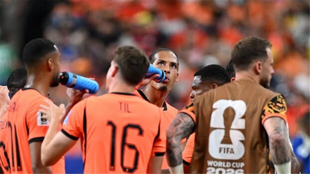 مأساة كبيرة لنجم هولندا قبل لقاء المغرب المنتظر