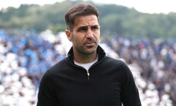 فابريغاس يشيد بلاعبيه بعد الفوز على فيورنتينا