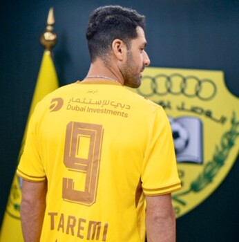 طارمي يرتدي القميص 9 مع الوصل الاماراتي