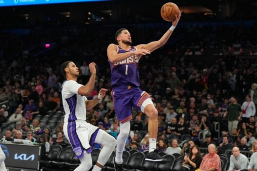 NBA: ديفن بوكر يحسم المواجهة مبكرا ويقود صنز لاكتساح كينغز
