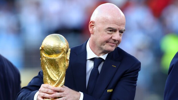 ردود فعل واسعة بعد تراجع فيفا عن بيع حصة من حقوق كأس العالم