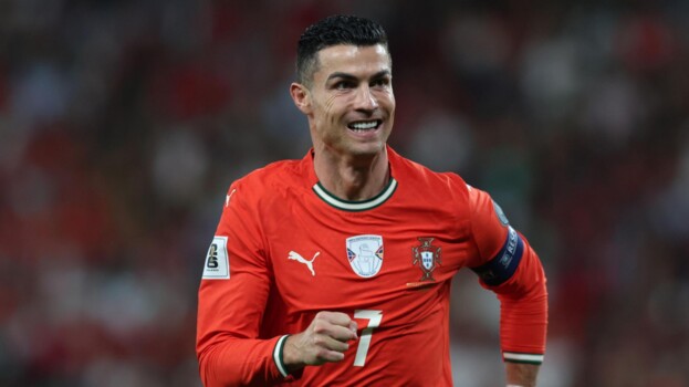 موجز المساء: كريستيانو يؤكد ان الضغط يولّد الابطال الحقيقيين، راسل ينطلق اولا" في برشلونة،مداهمة امنية في البيرو بزيّ تمائم كأس العالم ٢٠٢٦، الارجنتين تعاقب الآباء المتخلفين عن اعالة اولادهم، فينيسيوس يشيد بأدء منتخب المغرب، الانطونية الى نصف النهائي بفوزه على الانترانيك